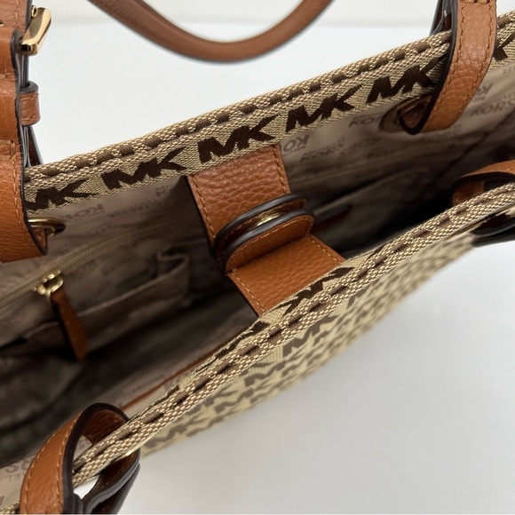 Michael Kors MK Jet Set Signature Tote Beige/Ebony/Mocha - Picture 4 of 13